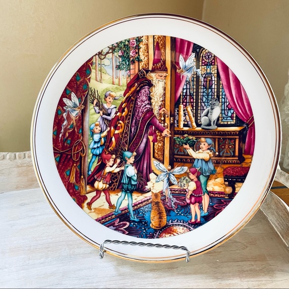 Royal Doulton Other - Royal Doulton Bone China “Spellbinder” Collector’s Decorative Plate